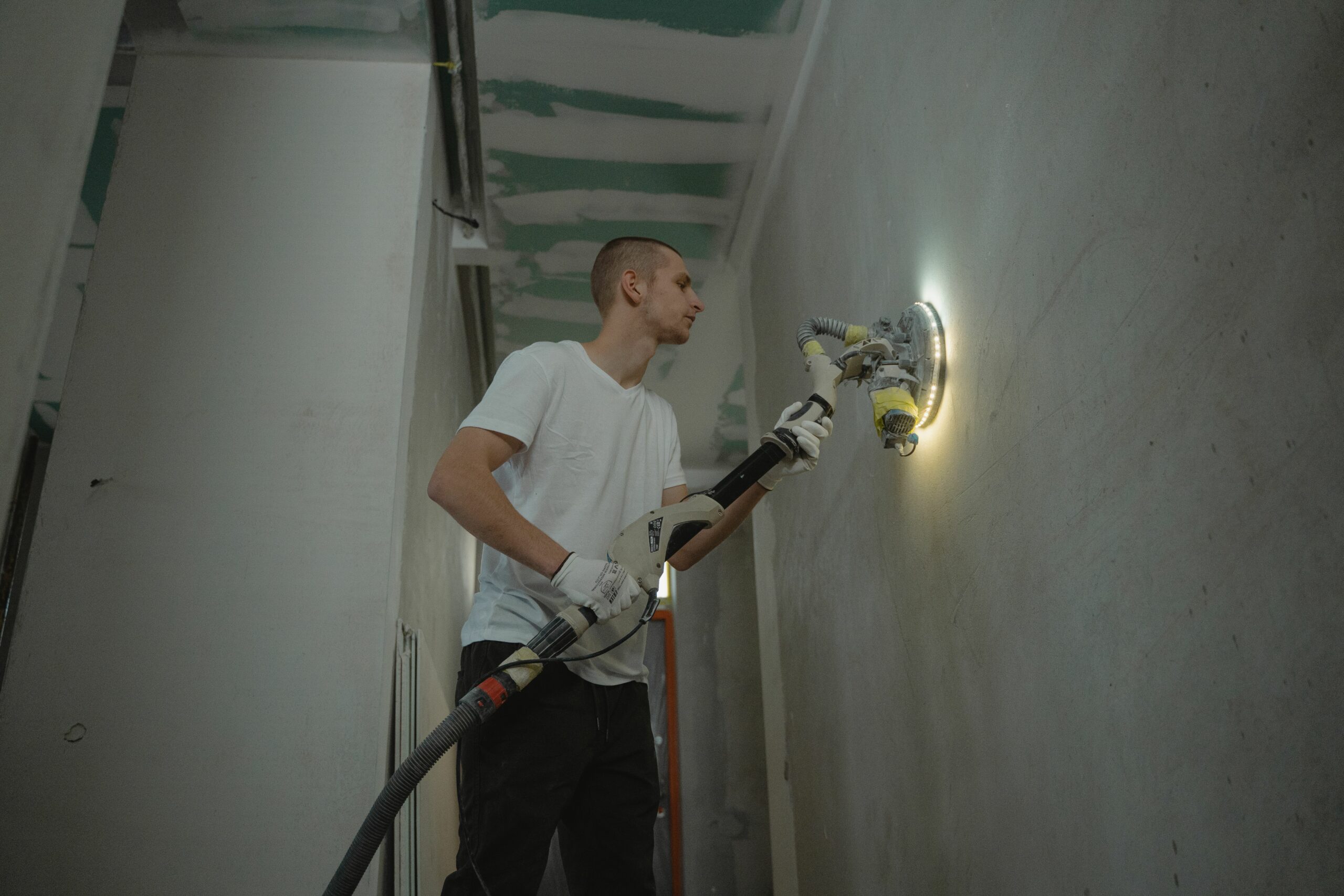 Rénovation et finition des murs dans un appartement à Bruxelles